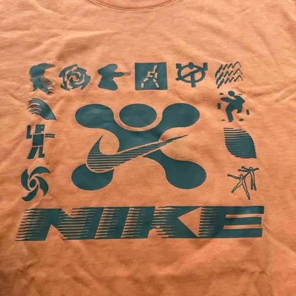 New with Tag Nike Men's Fitness T-Shirt - Picture 2 of 4